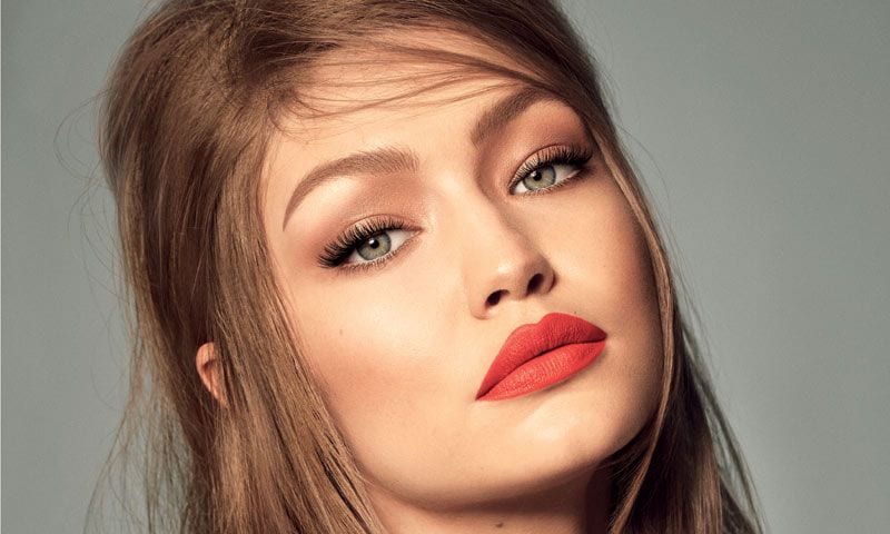 Sabemos (entre otros detalles) cuándo podrás comprar la colección de Gigi para Maybelline
