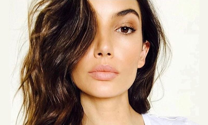 Así es como Lily Aldridge embellece su piel cuando tiene que dormir en el avión