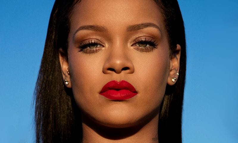 El tutorial exprés de Rihanna para unos labios rojos perfectos