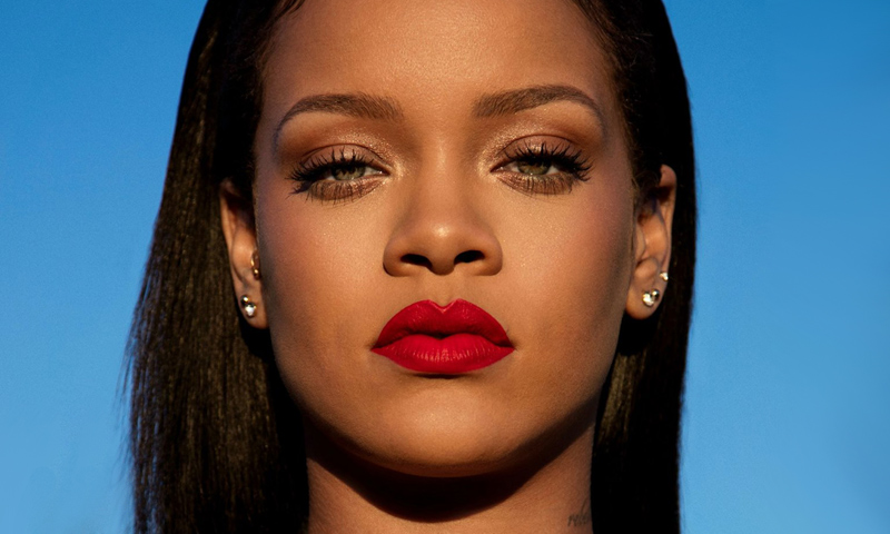 El tutorial exprés de Rihanna para unos labios rojos perfectos