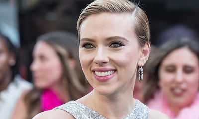 Scarlett Johansson recupera su larga melena para parodiar a Ivanka Trump