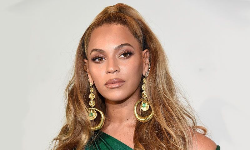 Beyoncé despide el año con su nueva melena 'curly bob'