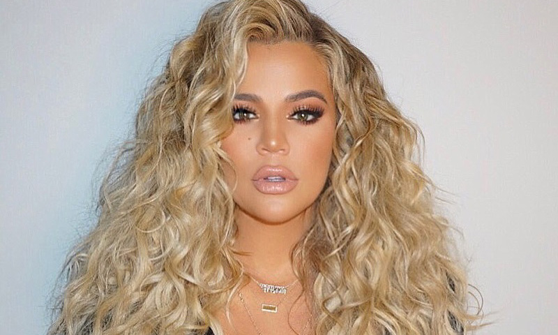 Detrás de estos rizos de Khloé Kardashian hay un uso inesperado de la plancha