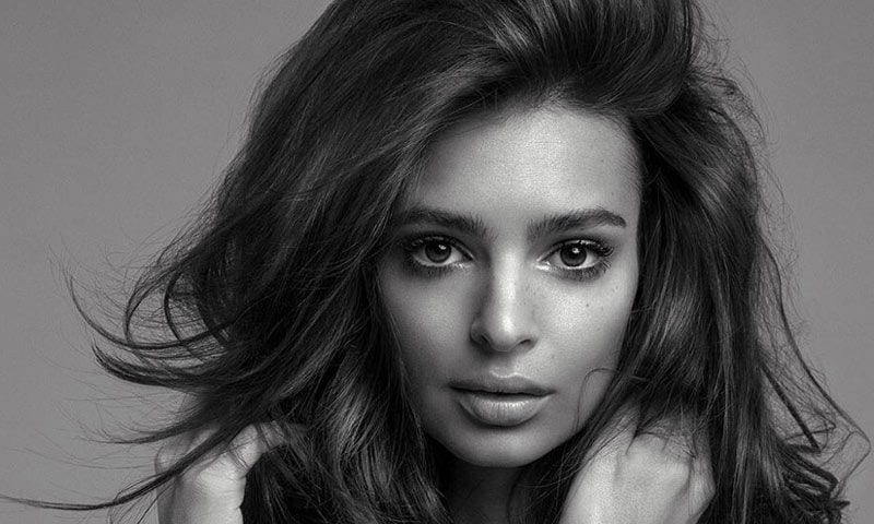 Emily Ratajkowski: 'Mi cabello me ayuda a sentirme sexy y bien conmigo misma'