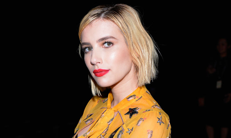 Emma Roberts o la magia del flequillo 'lifting' en los Critic's Choice Awards