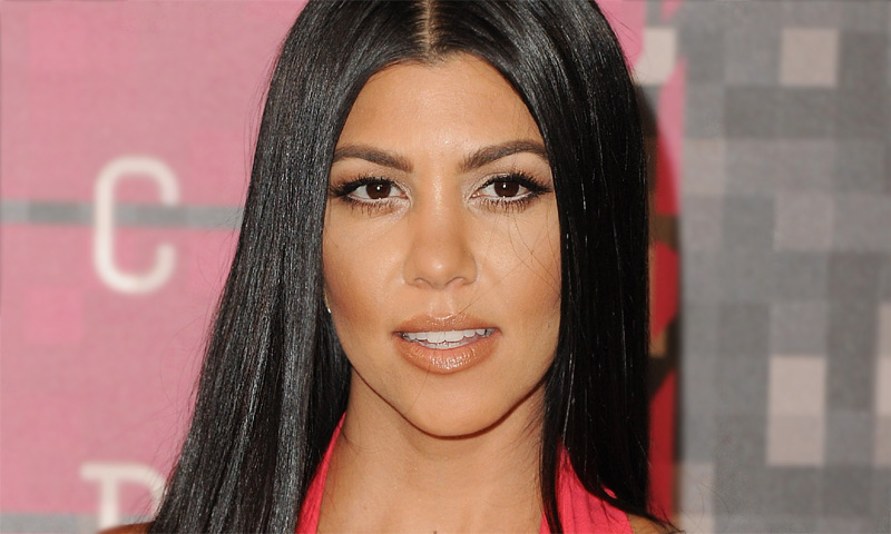 Kourtney Kardashian recupera una técnica de maquillaje que usaban nuestras madres