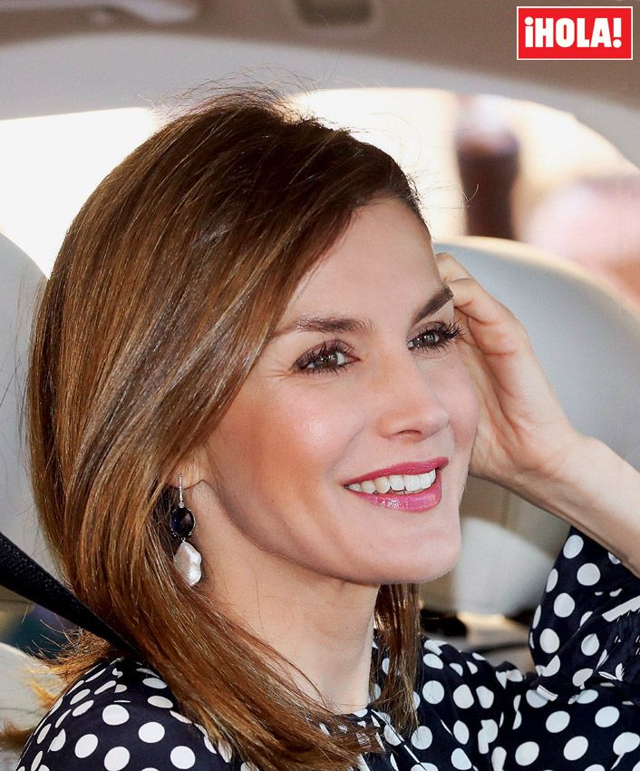 ESCÁNDALO !! LETIZIA NO PERMITE A LA REINA SOFÍA SACARSE FOTOS CON SUS HIJAS - Página 10 Reina-letizia-maquillaje-z