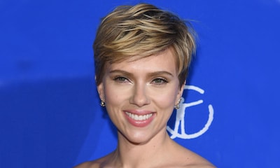 Scarlett Johansson cambia de look y abandona su melena rubia