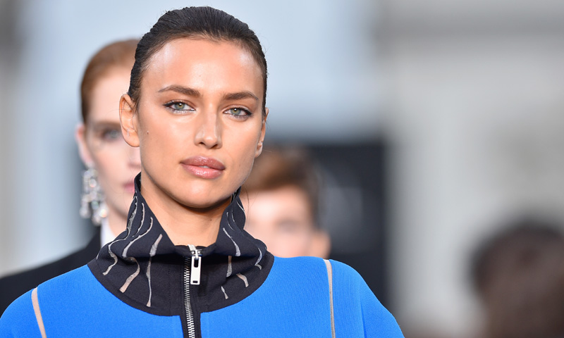 El truco anticelulítico de Irina Shayk es más efectivo que una taza de café