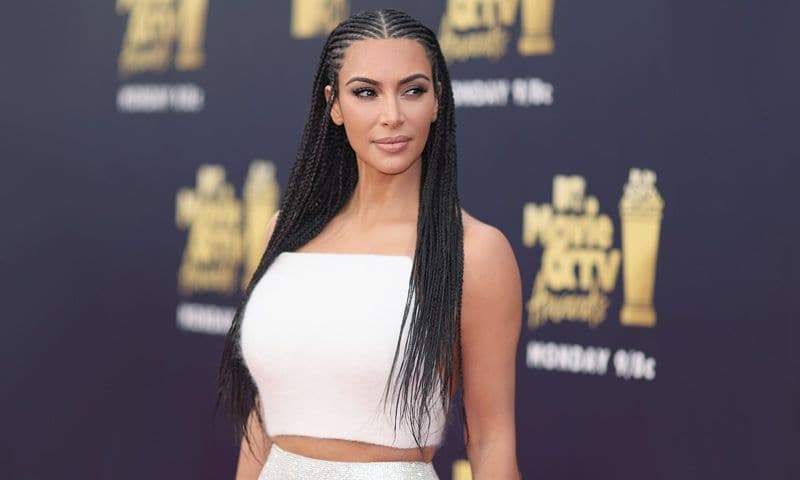 Kim Kardashian Y Sus Trenzas Afro A Examen Kim Kardashian Y Sus Trenzas Afro A Examen