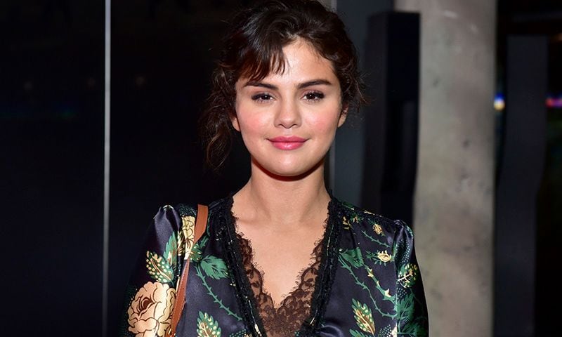La crema de farmacia recomendada por la estilista de Selena Gomez