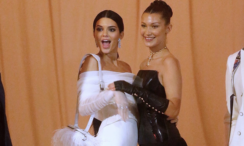 Kendall Jenner y Bella Hadid, duelo de 'selfies' sin maquillaje