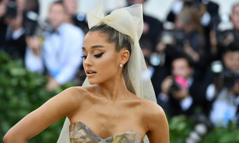 La maquilladora de Ariana Grande explica cómo consigue su perfecto 'eyeliner'