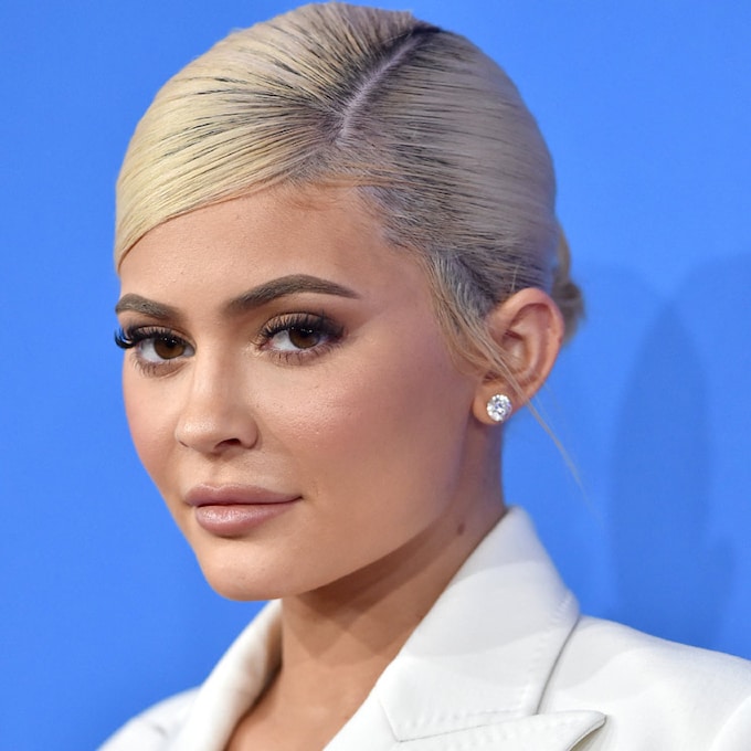  El nuevo look de Kylie Jenner confirma su romance con las melenas fantasía