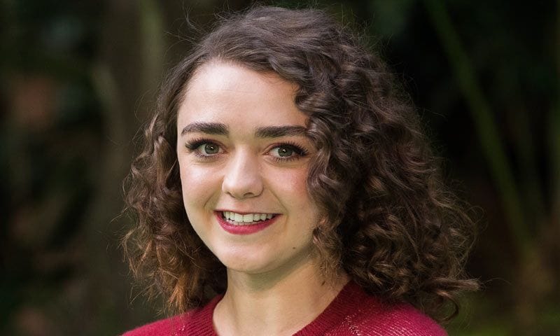 Maisie Williams cambia de look y se apunta al color fantasía favorito de las 'celebrities'