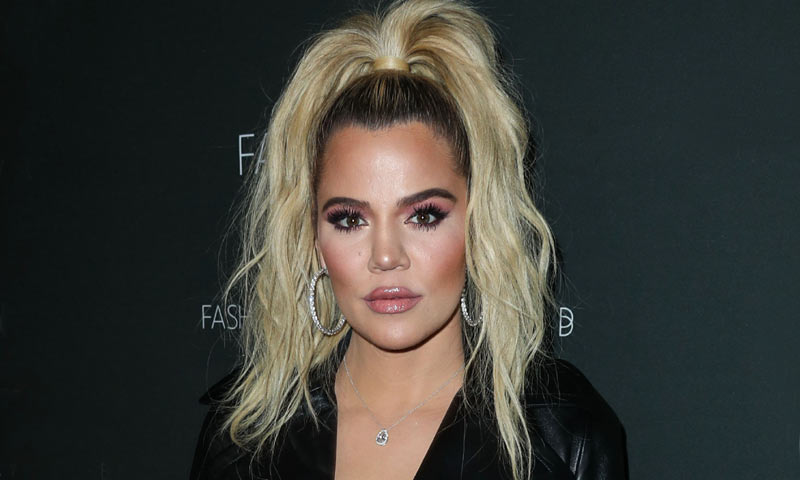 Khloé Kardashian cambia de look y se pasa al rosa