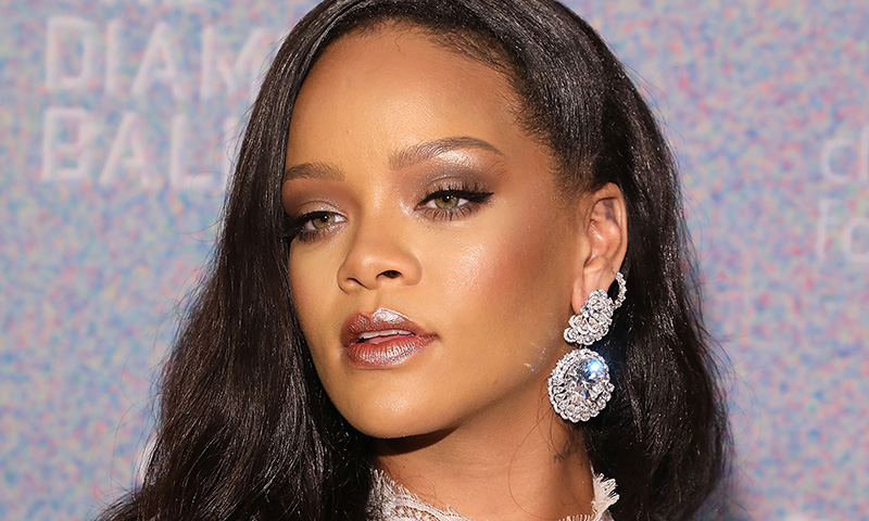 Copia el 'contouring' exprés de Rihanna con solo un corrector de ojeras