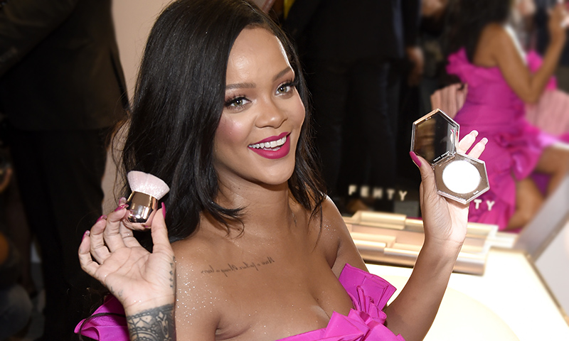 El error que nunca comete Rihanna cuando elige su base de maquillaje