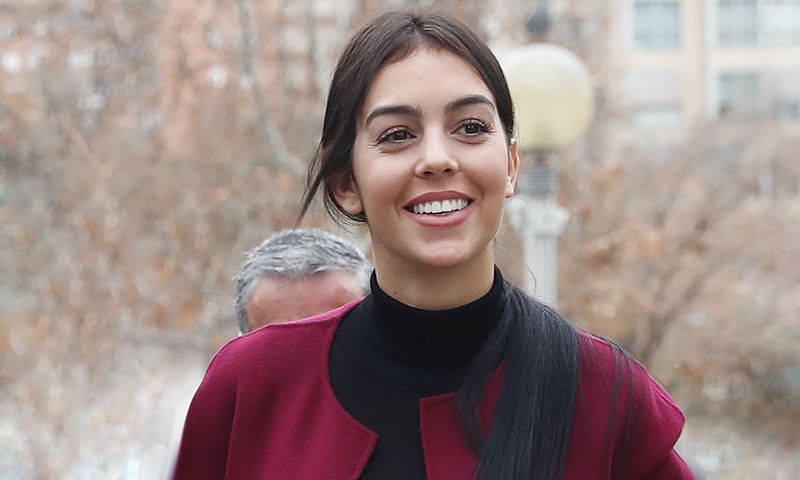 Georgina Rodriguez Utiliza El Producto Favorito De Las Famosas Para Blanquear Sus Dientes