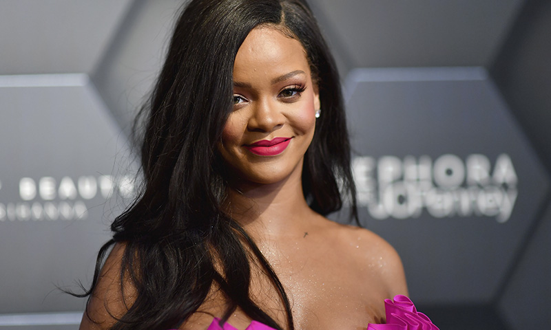 Rihanna retira del mercado su iluminador más polémico