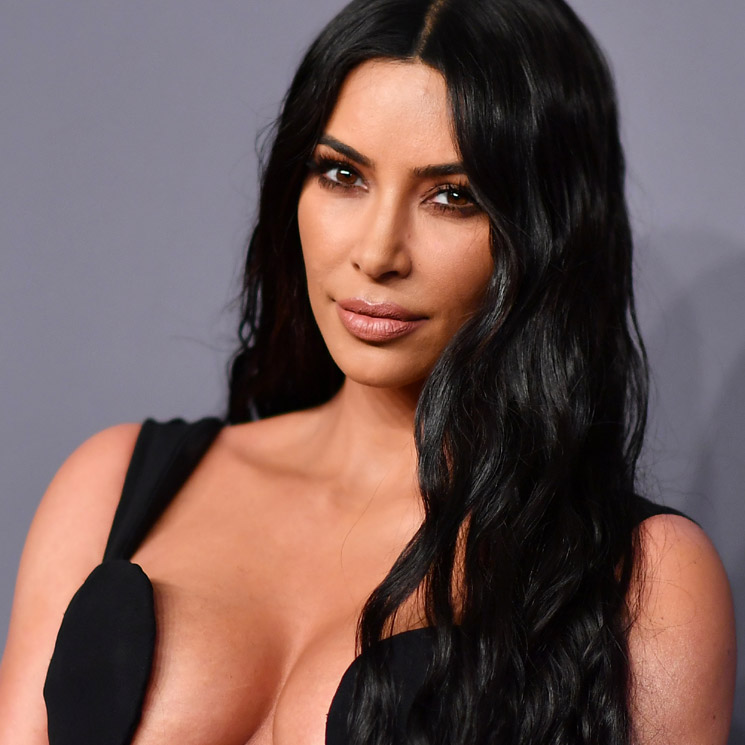 Ella también se suma al corte estrella de la temporada: Kim Kardashian estrena look 