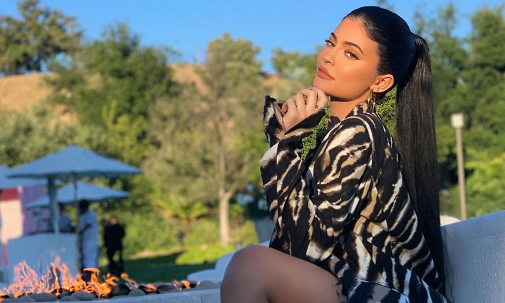 ¿Se ha inspirado en su hermana Kim? Kylie Jenner se despide de sus extensiones y estrena look