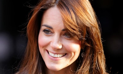 Ellas también llevaron flequillo: ¿recuerdas estos looks de Kate Middleton y la reina Letizia?