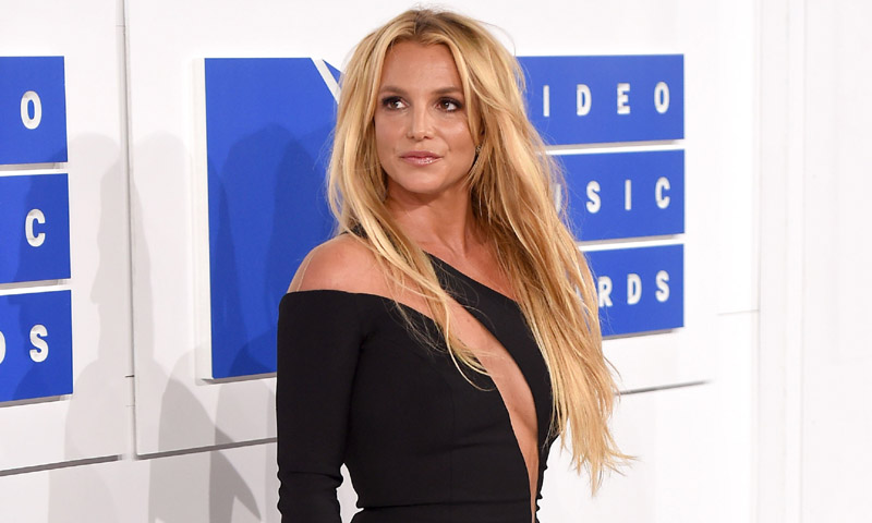 Britney Spears cambia de look y deja de ser rubia