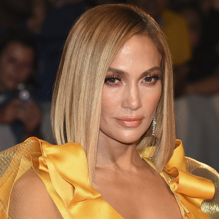 Desvelado el secreto de la nueva melena ultrabrillante de Jennifer Lopez
