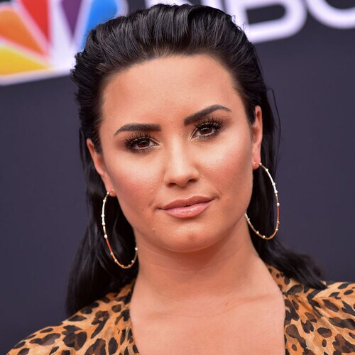 Demi Lovato cambia de look y se deja seducir por los tonos fantasía