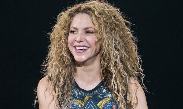 Shakira divide a sus fans con su nuevo look
