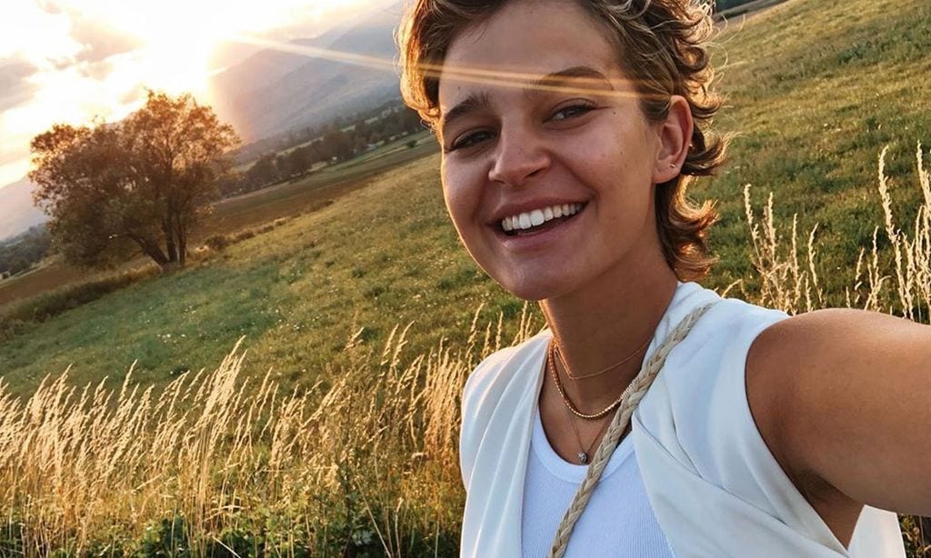 ¿Por qué pintarte pecas cuando existen filtros? Laura Escanes confirma cuál es el look del momento