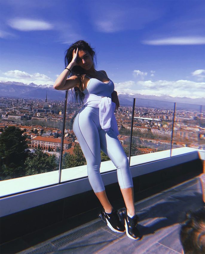 Georgina Rodríguez sabe cómo posar para que los 'leggings ...