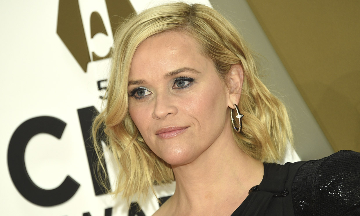 ¿De verdad es 'una rubia muy legal'? Así es realmente el color de pelo de Reese Witherspoon