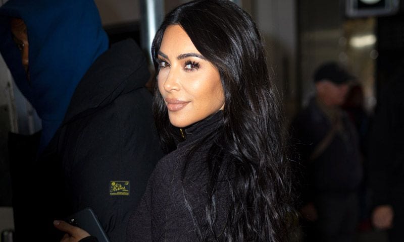 Por qué Kim Kardashian ha desatado la polémica con su felicitación de Año Nuevo