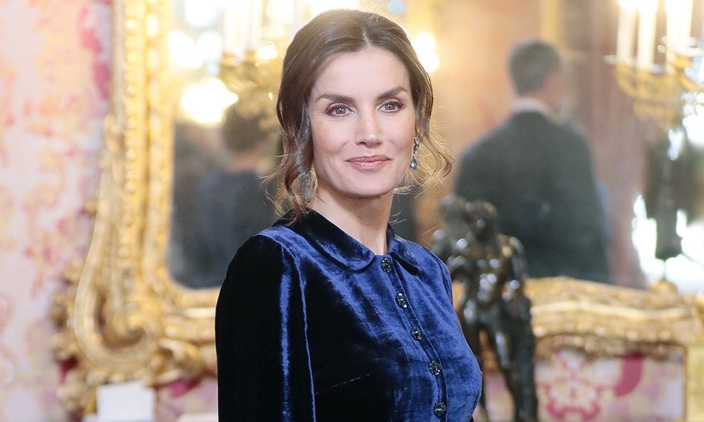 La reina Letizia sorprende con un nuevo peinado 'messy'