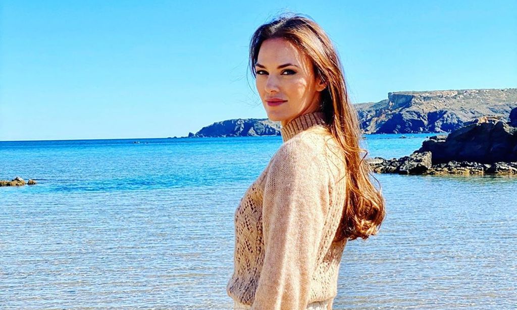 Helen Lindes vuelve al trabajo mientras sigue con su recuperación