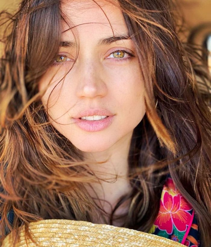 ana-de-armas-natural-z.jpg