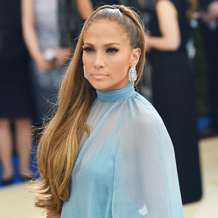 Ni recogido ni extensiones, los fans de Jennifer Lopez eligen este como su look favorito