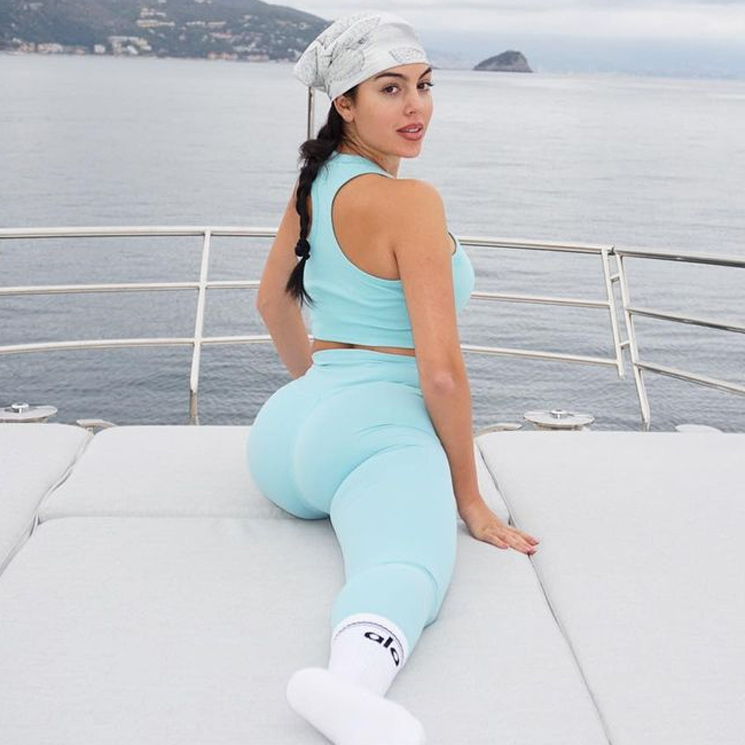 Lo nunca visto: los estiramientos de Georgina Rodríguez... ¡en la cubierta de un barco!