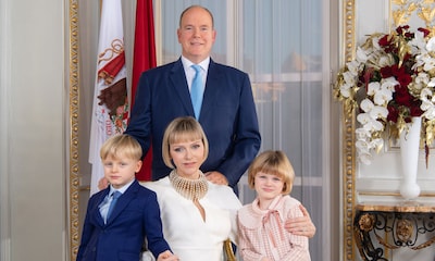 La adorable coincidencia de Charlene de Mónaco y sus hijos en su nuevo retrato oficial