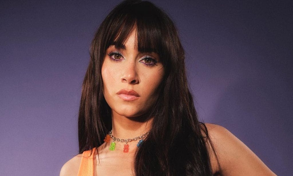 Aitana reinventa el look que llevó Cher ¡hace 47 años!