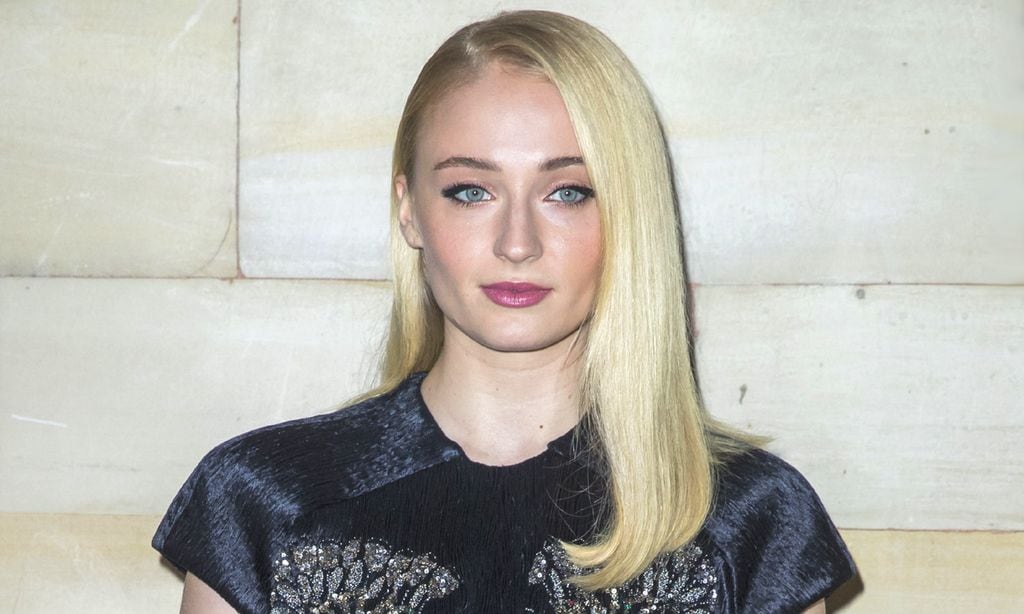 Sophie Turner causa sensación con su nuevo flequillo