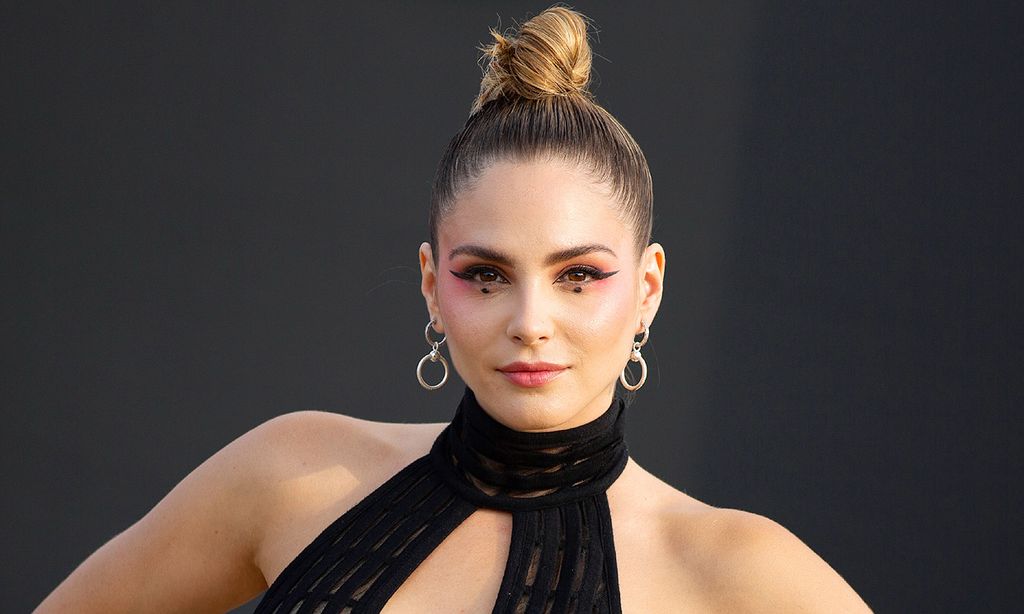 Andrea Duro impacta con su maquillaje asiático, ¿a quién te recuerda su look?