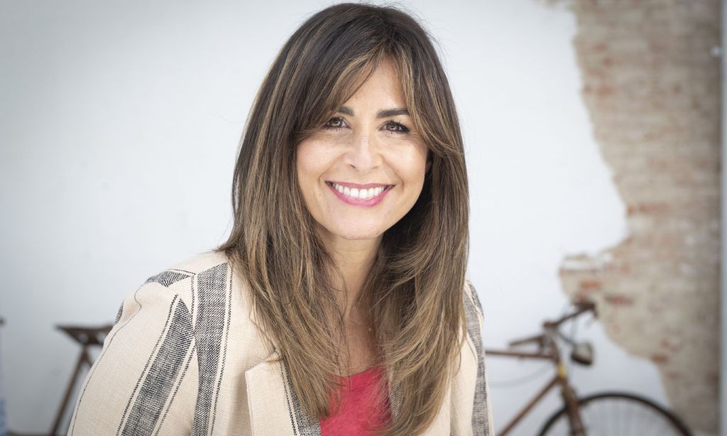 Nuria Roca se apunta al rubio y estrena el corte de moda para potenciar el volumen