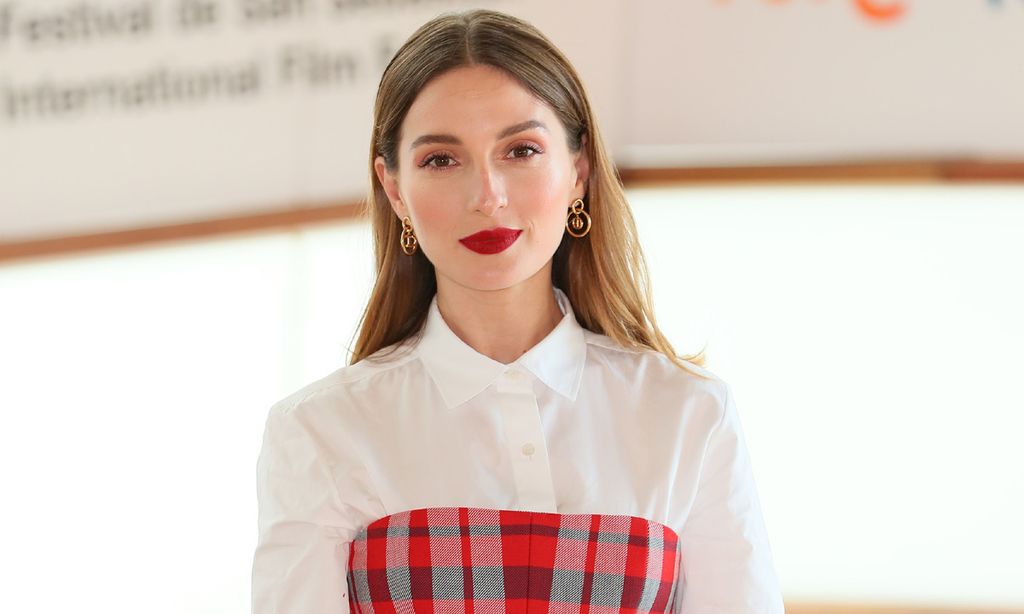 María Valverde celebra su doble regreso al cine con 2 looks inolvidables