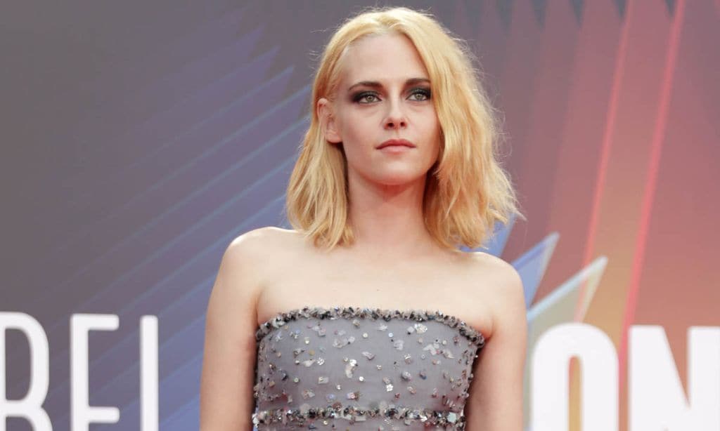 Elegante y rebelde, Kristen Stewart cautiva en el estreno de su película sobre Diana de Gales
