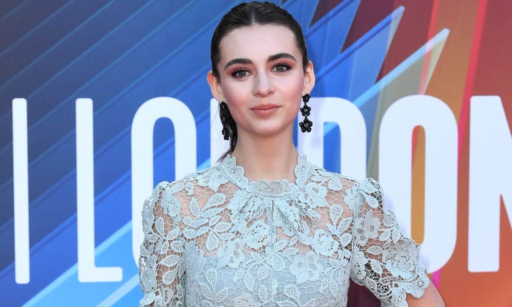 Lara McDonnell, la actriz de 17 años que inspira los nuevos looks de invitada