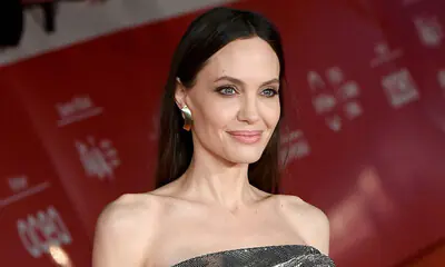 El 'percance' de Angelina Jolie con sus extensiones