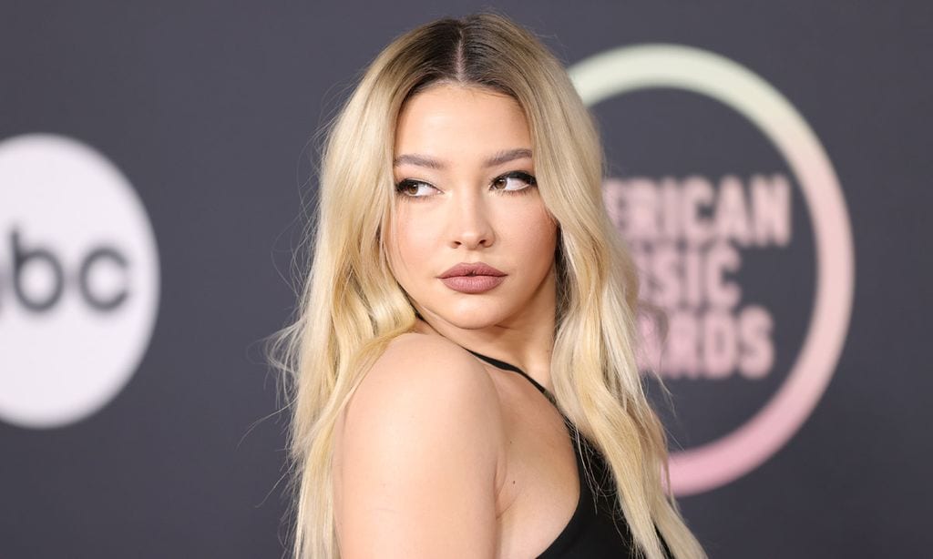 El look de Madelyn Cline, la actriz de moda que adelanta todas las tendencias de invitada